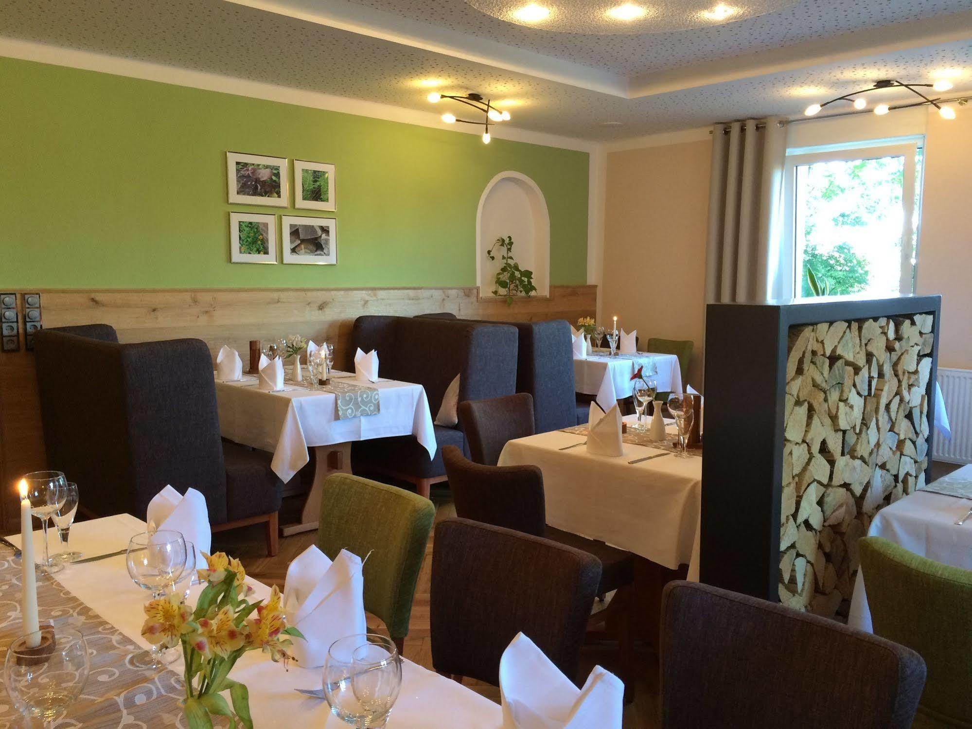 Hotel Restaurant Zwergschloesschen Gera Bagian luar foto
